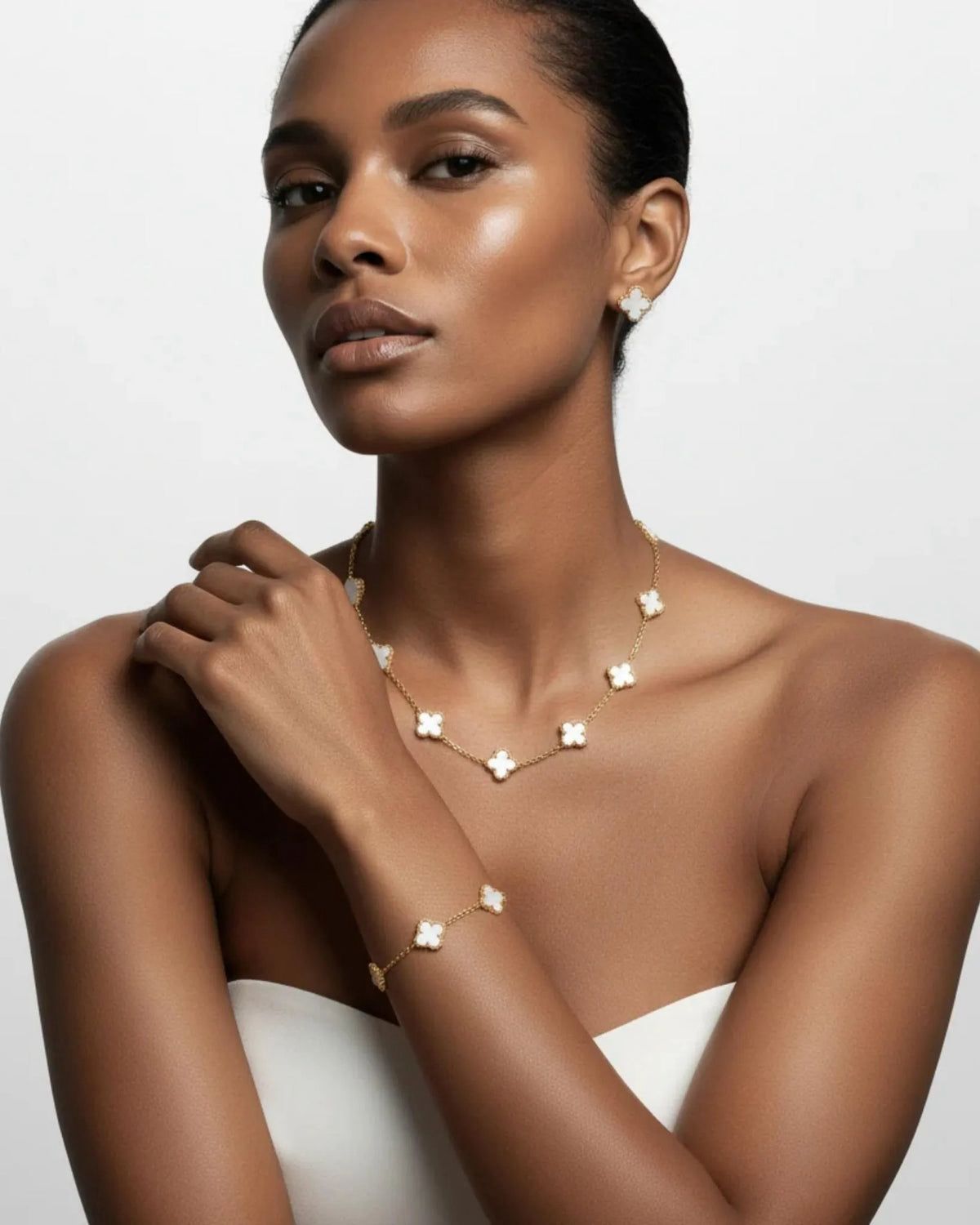 KIT TREBOL COLLAR | PULSERA BLANCO + CAJA REGALO